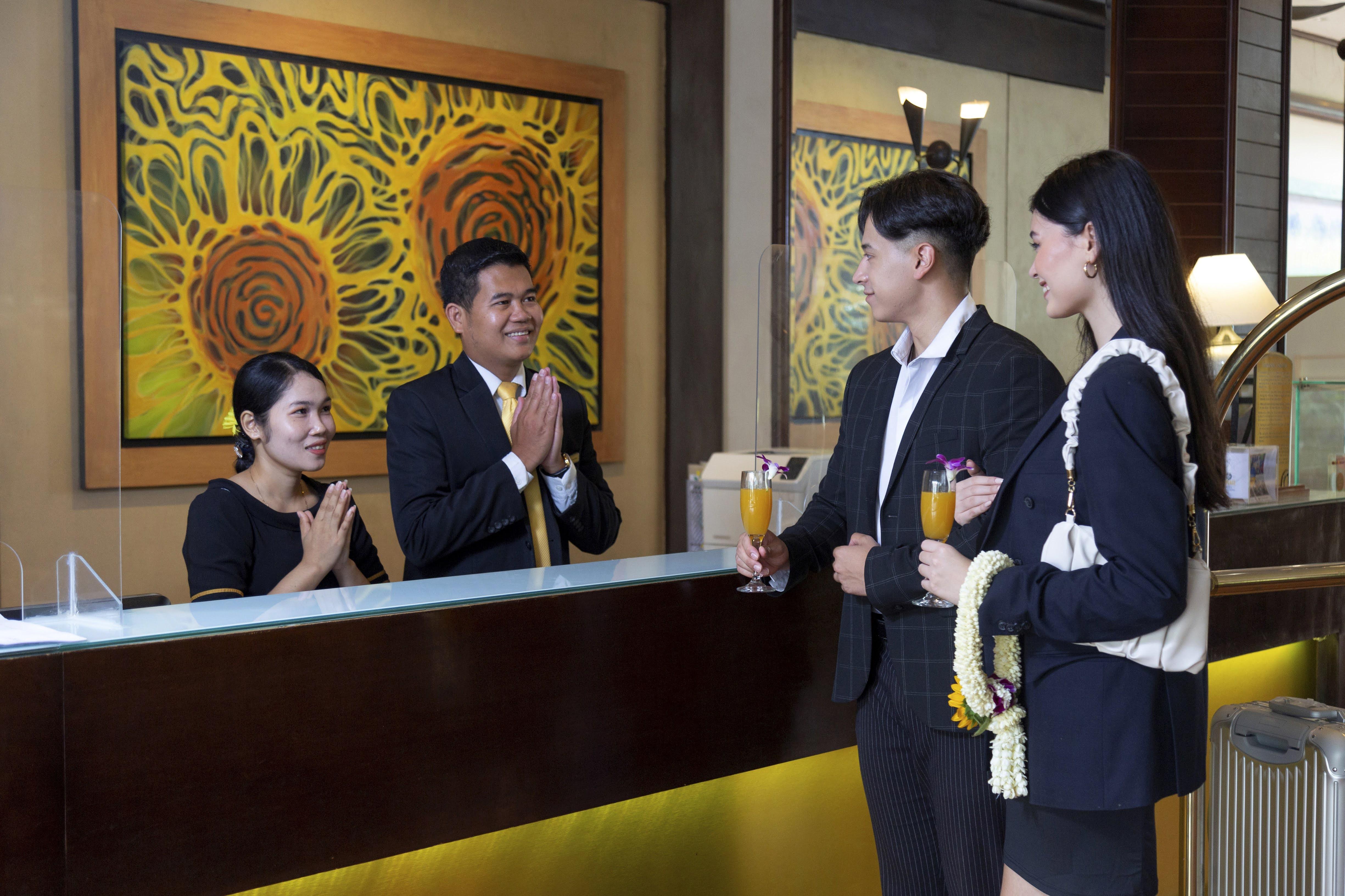 Himawari Hotel Apartments Phnom Penh Extérieur photo